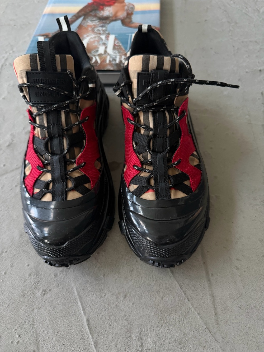 Burberry Black/ Red Sneakers with Check Accents size 40 or 7US - Picture 5 of 7